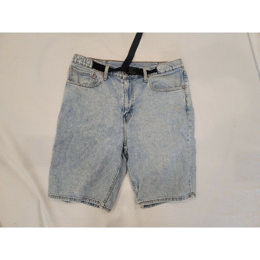 Mens 34 Levi's‎ denim shorts: attached belt, medium wash, long lasting